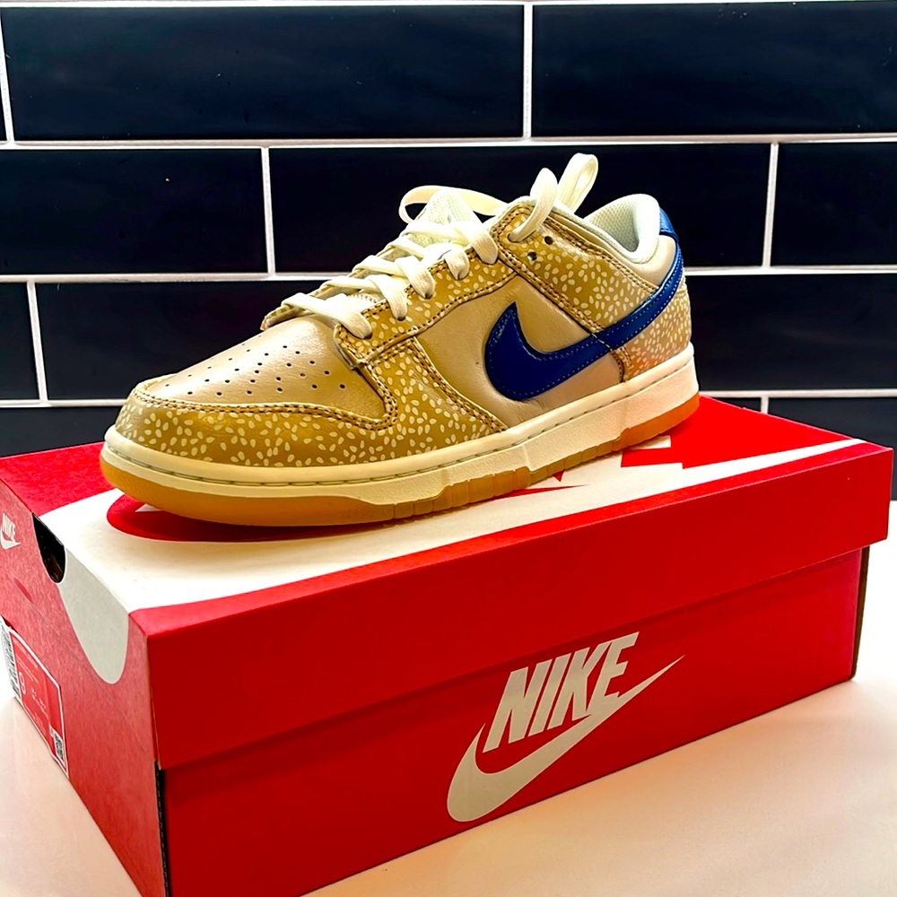 Nike Dunk Low Montreal Bagel Sesame. Men’s size 9. Brand new in box never worn!